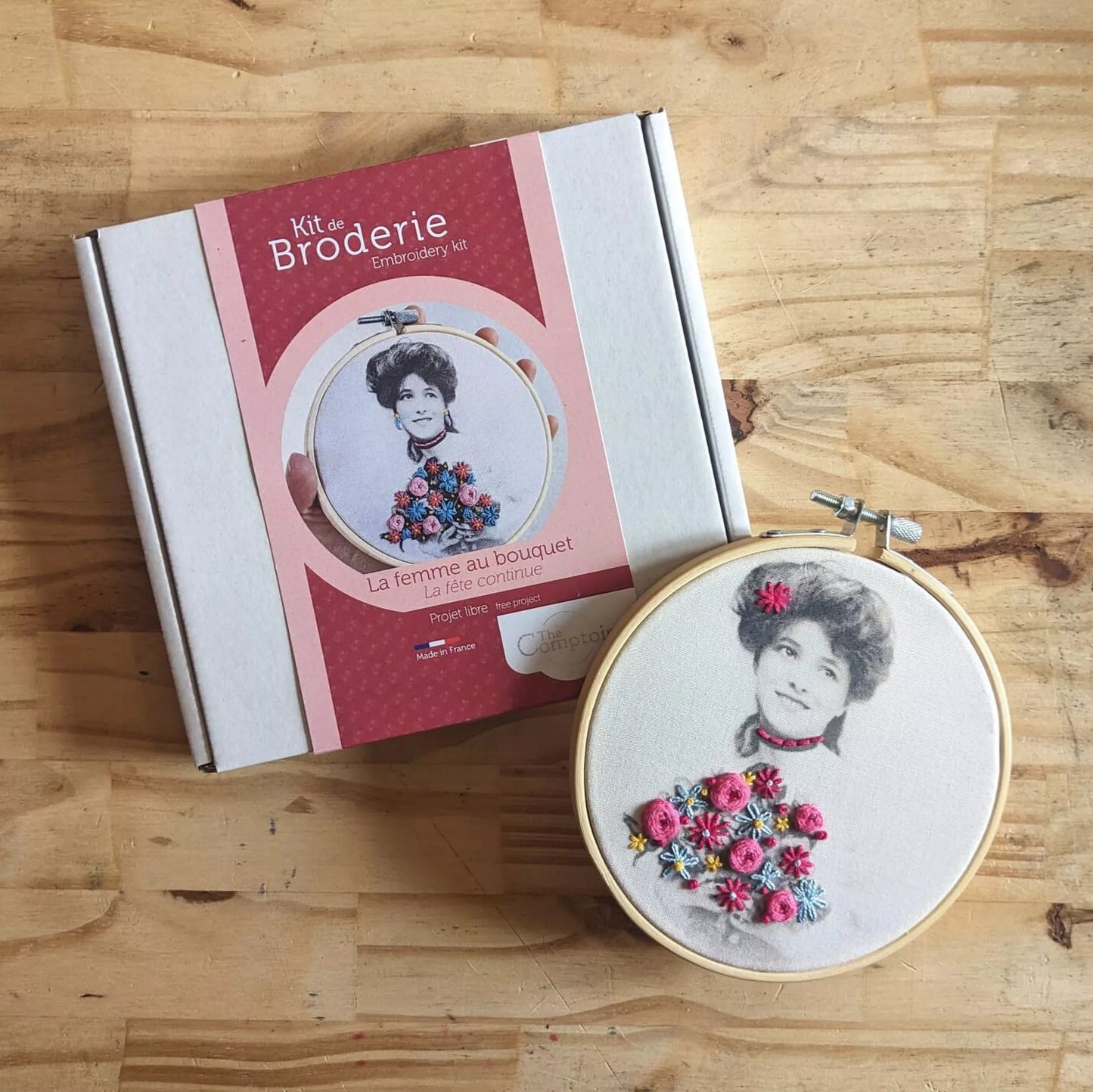 kit de Broderie retro color- La femme au bouquet