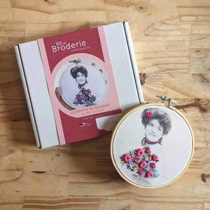 kit de Broderie retro color- La femme au bouquet